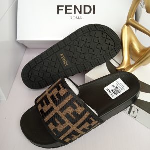 Crose slippers