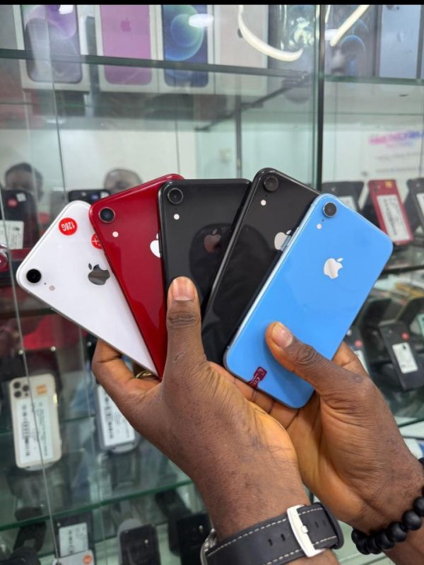 iPhone xr (64g)